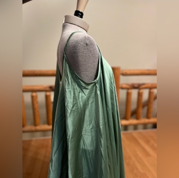 Silk & Salt Go With The Flow Maxi Dress Satin Flowy Boho Enchanting Green NEW - Picture 4 of 8